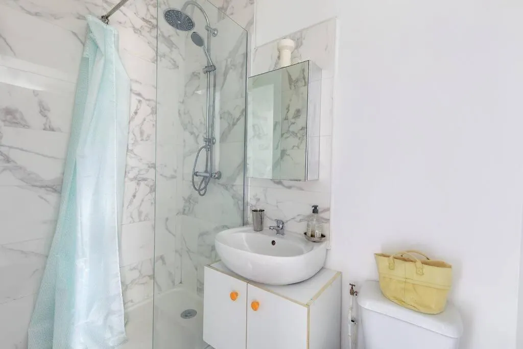 Studio Pour 3 - Confort Moderne, Proche Metro Paris 0*,