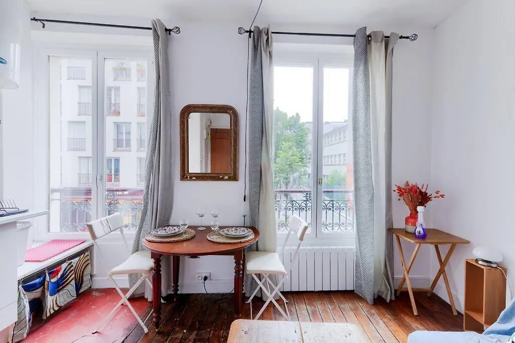 Studio Pour 3 - Confort Moderne, Proche Metro Paris
